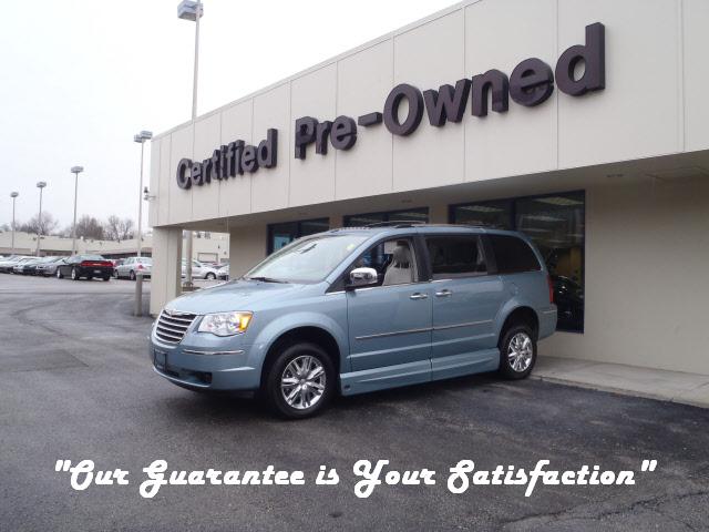 Chrysler Town and Country 2WD 4dr SXT SUV MiniVan