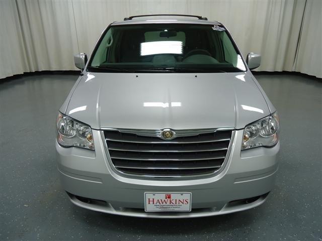 Chrysler Town and Country (value Line) MiniVan