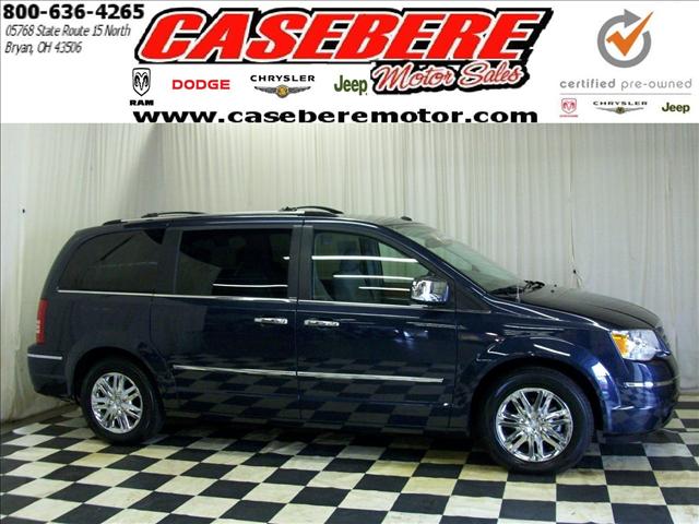 Chrysler Town and Country SLT 25 MiniVan