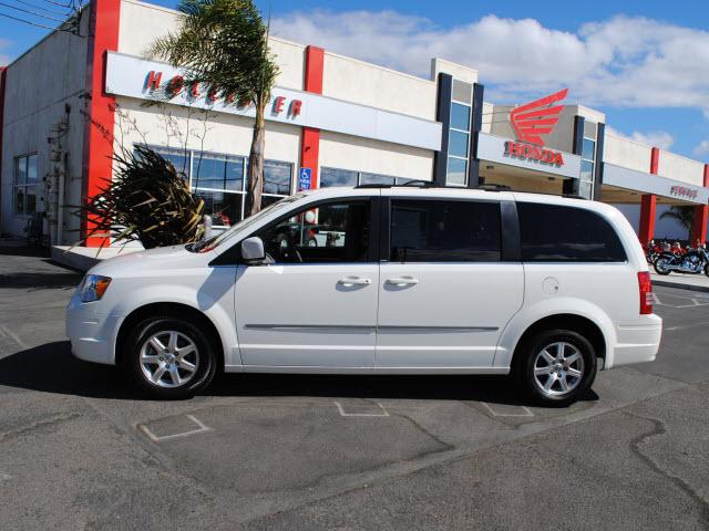 Chrysler Town and Country 3.5 MiniVan