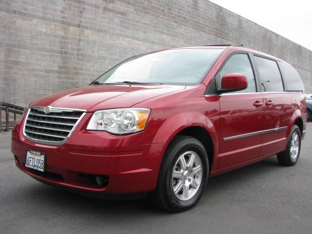 Chrysler Town and Country 3.5 MiniVan