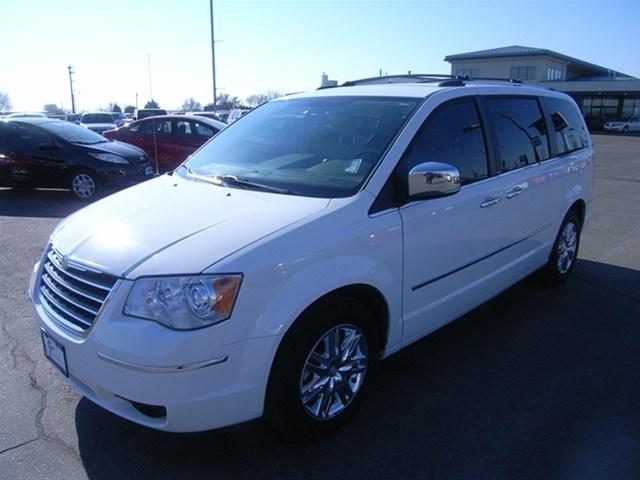 Chrysler Town and Country SLT 25 MiniVan