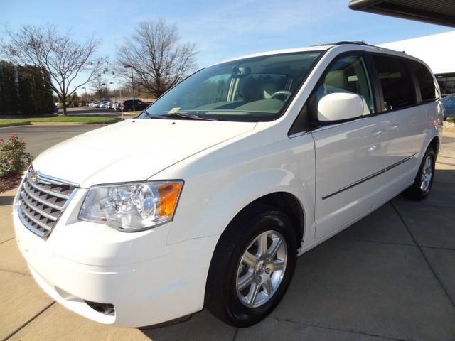 Chrysler Town and Country 3.5 MiniVan