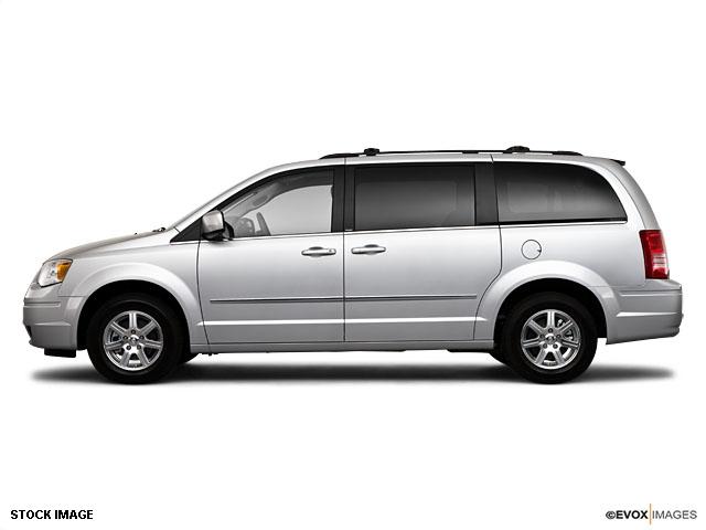 Chrysler Town and Country 2010 photo 1