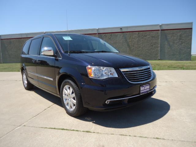 Chrysler Town and Country Limited NAV 4X4 MiniVan