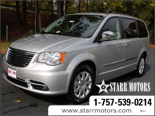 Chrysler Town and Country King Ranch 4WD MiniVan