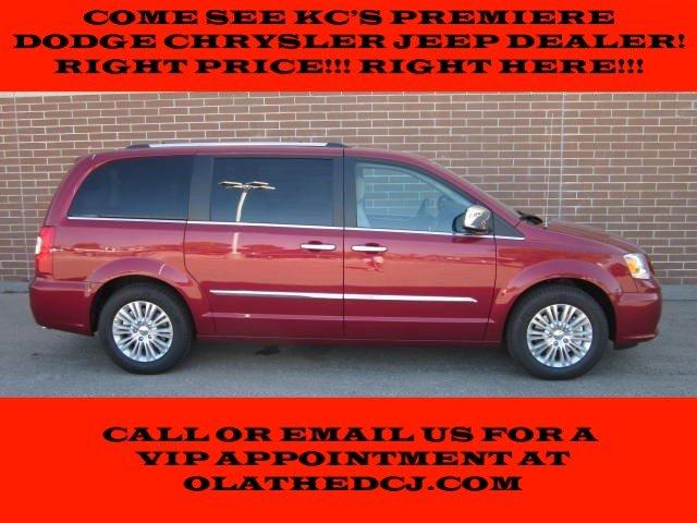 Chrysler Town and Country SLT 25 MiniVan