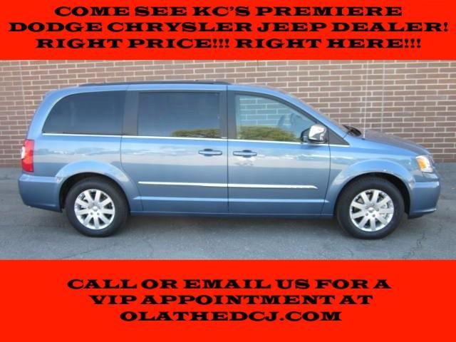 Chrysler Town and Country Limited NAV 4X4 MiniVan