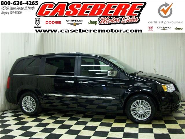 Chrysler Town and Country SLT 25 MiniVan