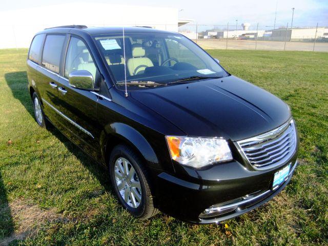 Chrysler Town and Country Limited NAV 4X4 MiniVan