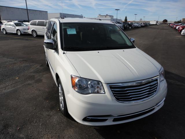 Chrysler Town and Country Limited NAV 4X4 MiniVan