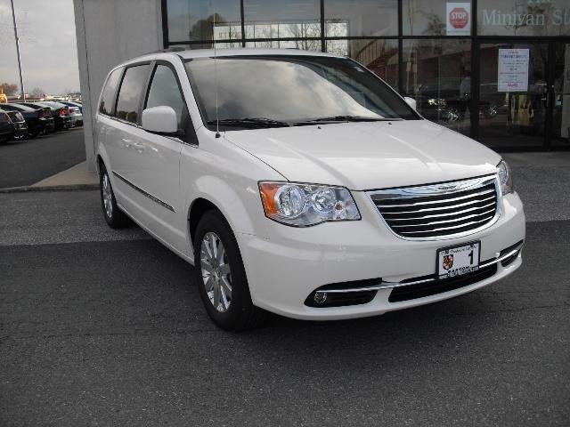 Chrysler Town and Country 3.5 MiniVan