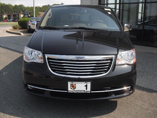 Chrysler Town and Country Limited NAV 4X4 MiniVan