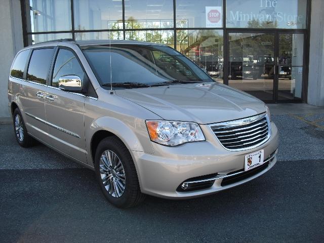 Chrysler Town and Country Limited NAV 4X4 MiniVan