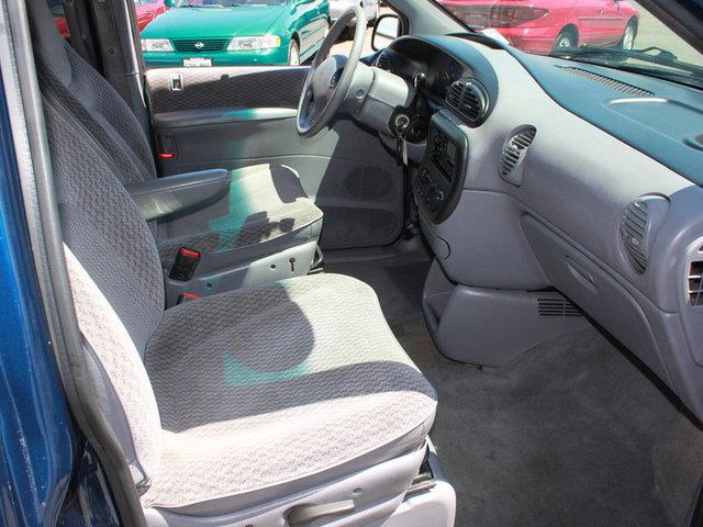 Chrysler Voyager 2000 photo 10