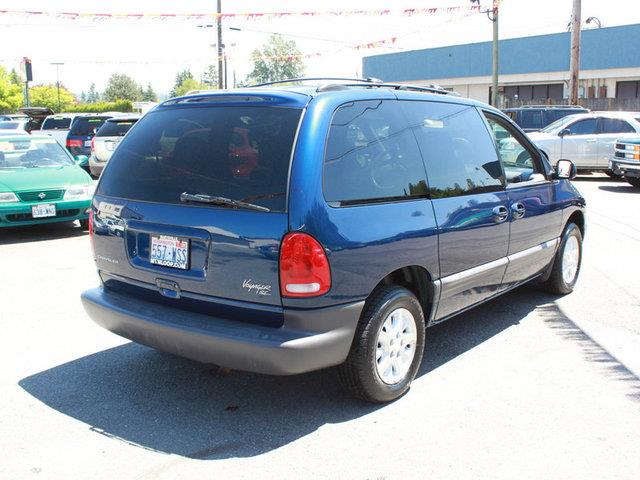 Chrysler Voyager 2000 photo 11