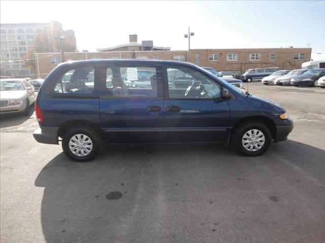 Chrysler Voyager 2000 photo 2