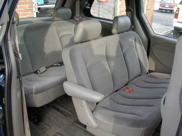 Chrysler Voyager 2001 photo 2