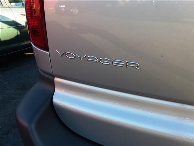 Chrysler Voyager 2001 photo 2