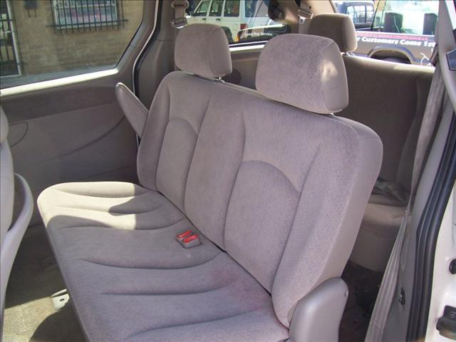 Chrysler Voyager 2001 photo 3