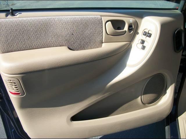 Chrysler Voyager 2001 photo 3