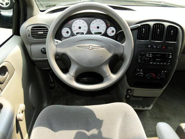 Chrysler Voyager 2001 photo 2