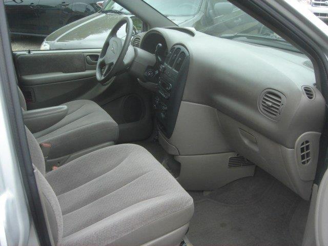 Chrysler Voyager 2001 photo 2