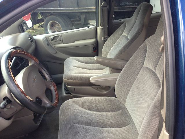 Chrysler Voyager 2001 photo 2