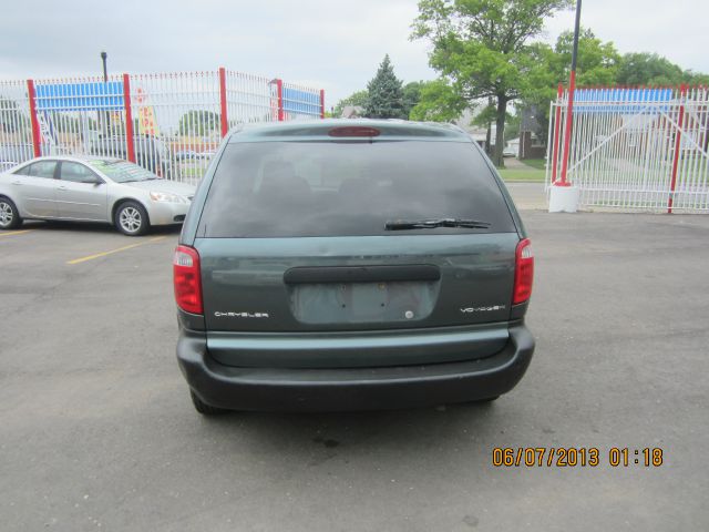 Chrysler Voyager 2002 photo 2