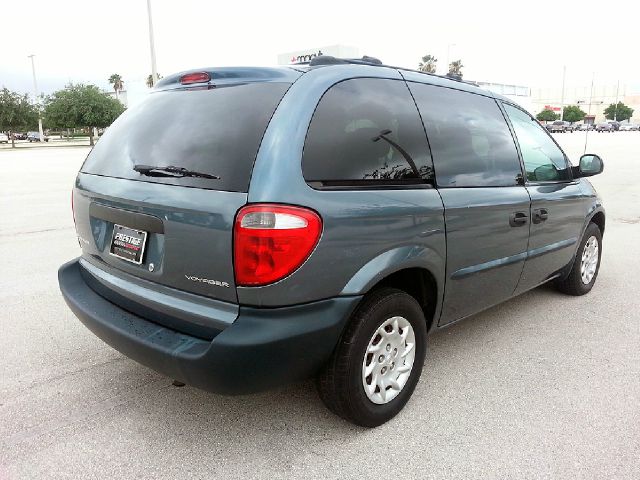 Chrysler Voyager 2002 photo 18