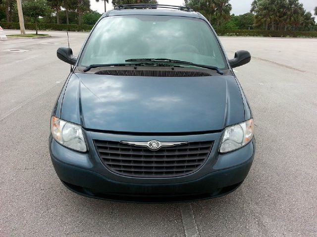 Chrysler Voyager 2002 photo 20