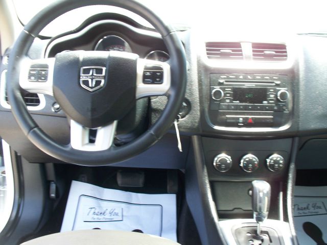 Dodge Avenger 2011 photo 3