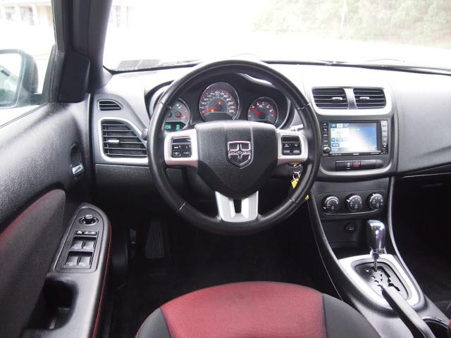 Dodge Avenger 2011 photo 4