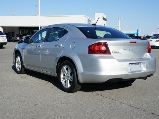 Dodge Avenger 2011 photo 3