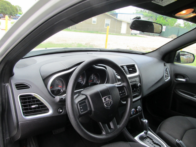 Dodge Avenger 2011 photo 3