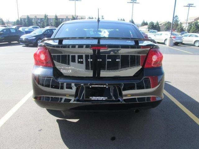 Dodge Avenger SE Sedan