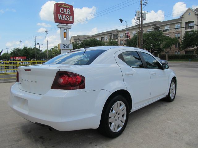 Dodge Avenger Base Sedan