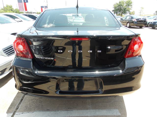 Dodge Avenger Base Sedan