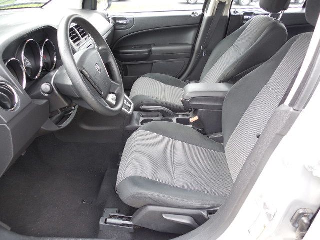 Dodge Caliber 2010 photo 2