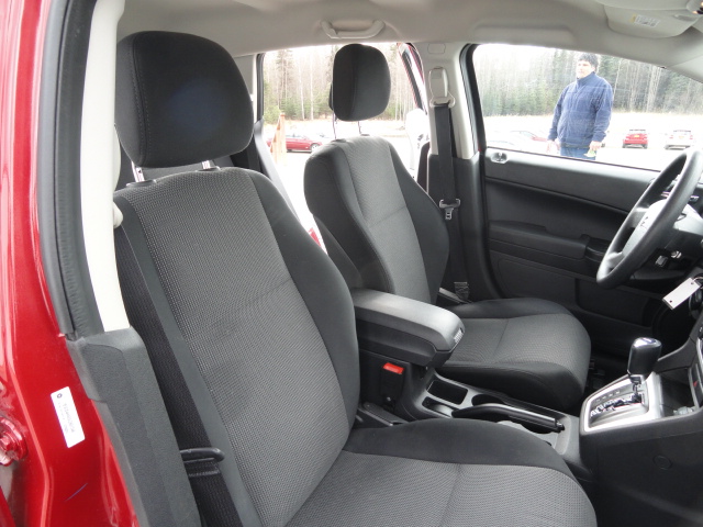 Dodge Caliber 2010 photo 3