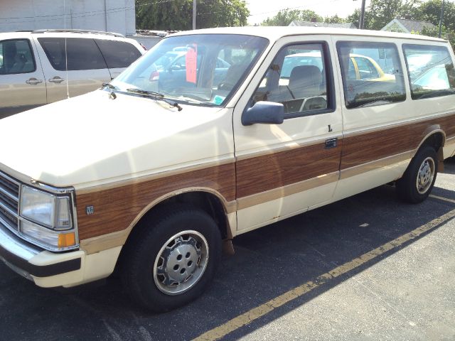 Dodge Caravan 1987 photo 2