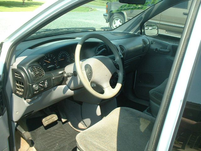 Dodge Caravan 1997 photo 2