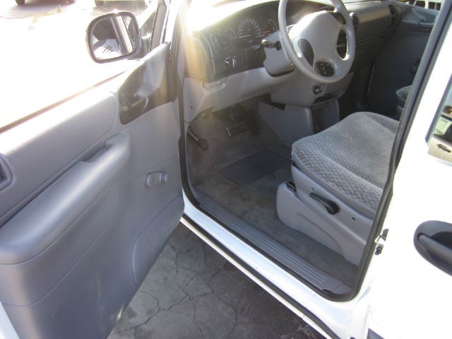 Dodge Caravan 2000 photo 2