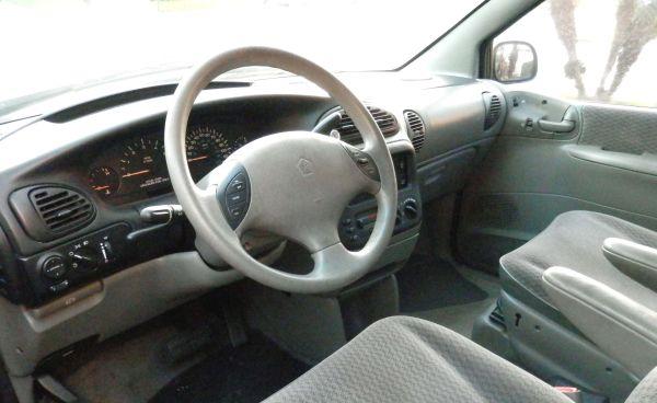 Dodge Caravan 2000 photo 3