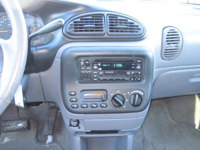 Dodge Caravan 2000 photo 3