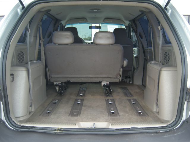 Dodge Caravan 2002 photo 23