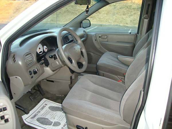 Dodge Caravan 2002 photo 3