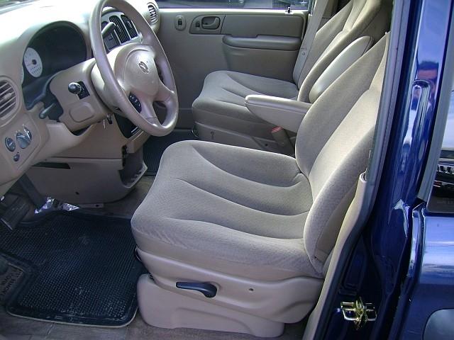 Dodge Caravan 2003 photo 2