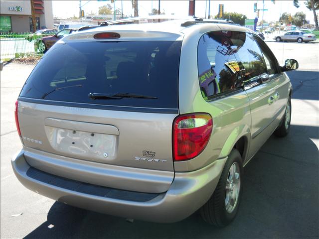 Dodge Caravan 2003 photo 2