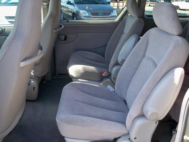 Dodge Caravan 2003 photo 2